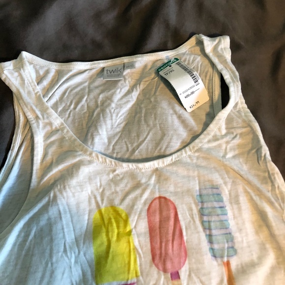 Size XS white tank top with popsicles from the brand Simons. - Picture 3 of 4